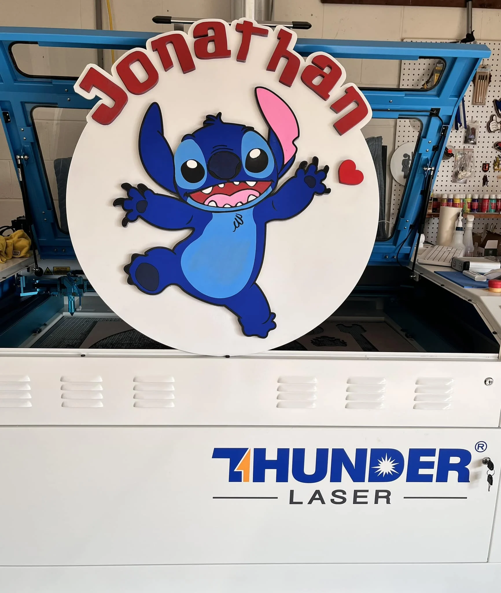 A picture of laser-cut decoration painting.webp